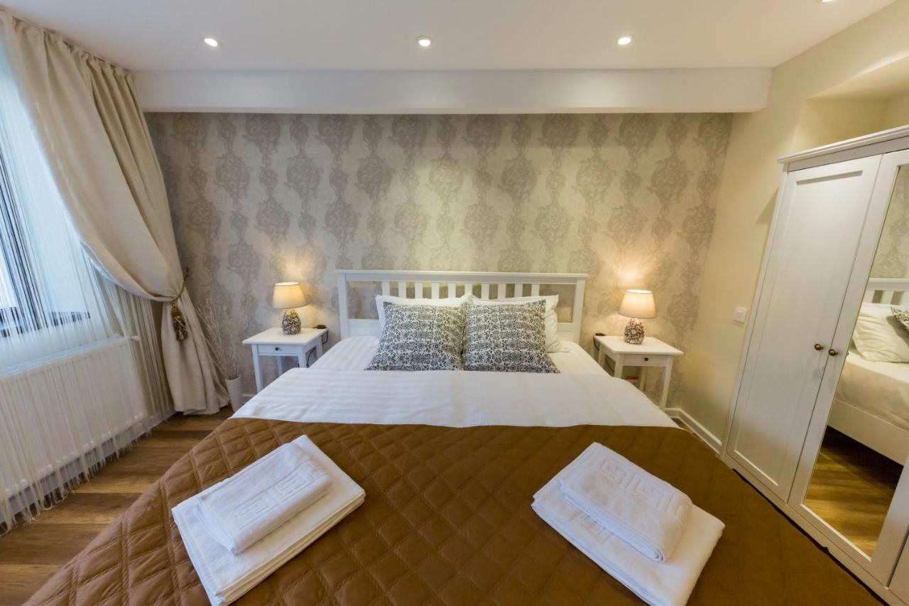 Apartament Carol シナヤ エクステリア 写真
